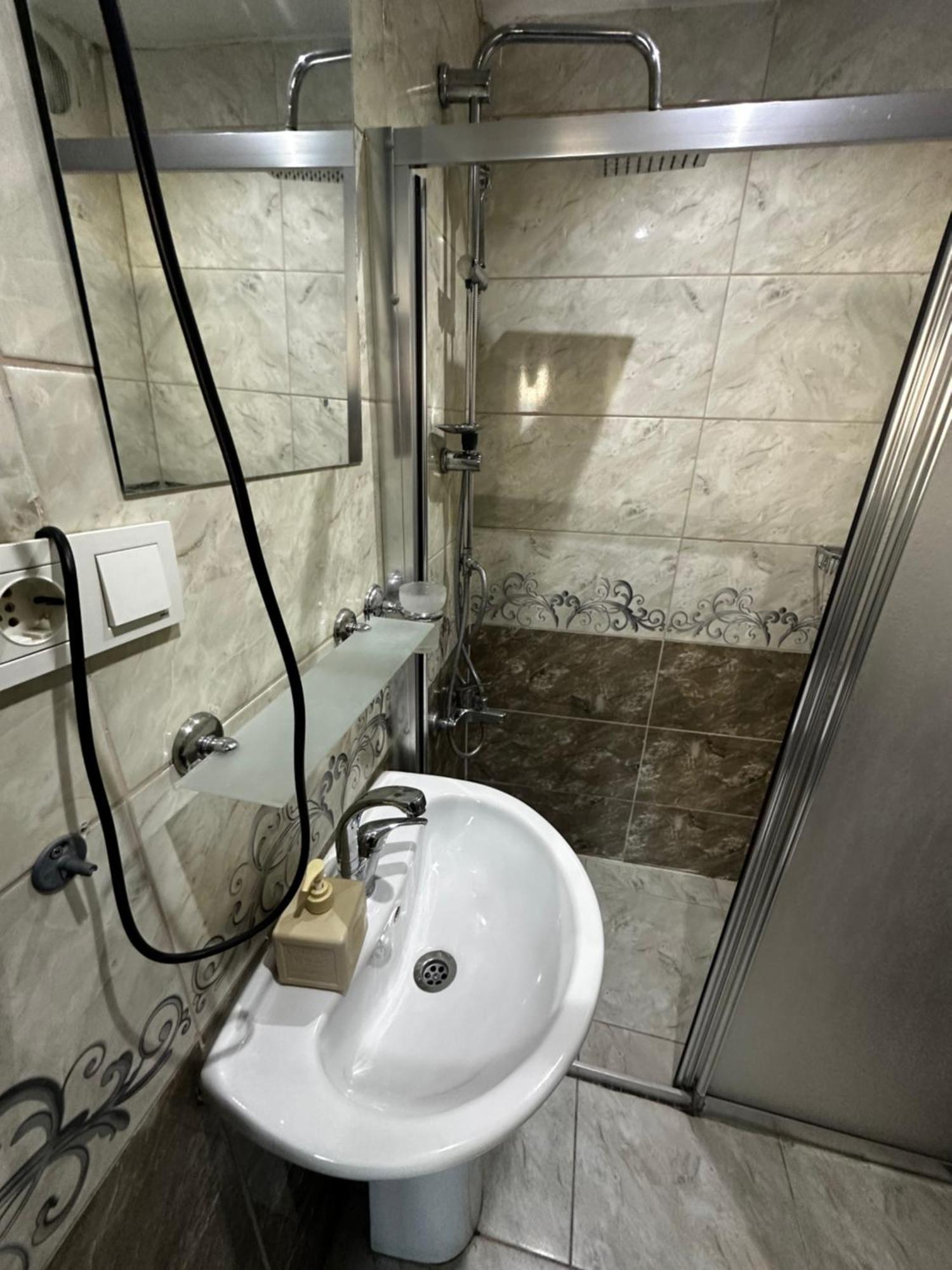 Yakut Old Hotel Istanbul Bagian luar foto